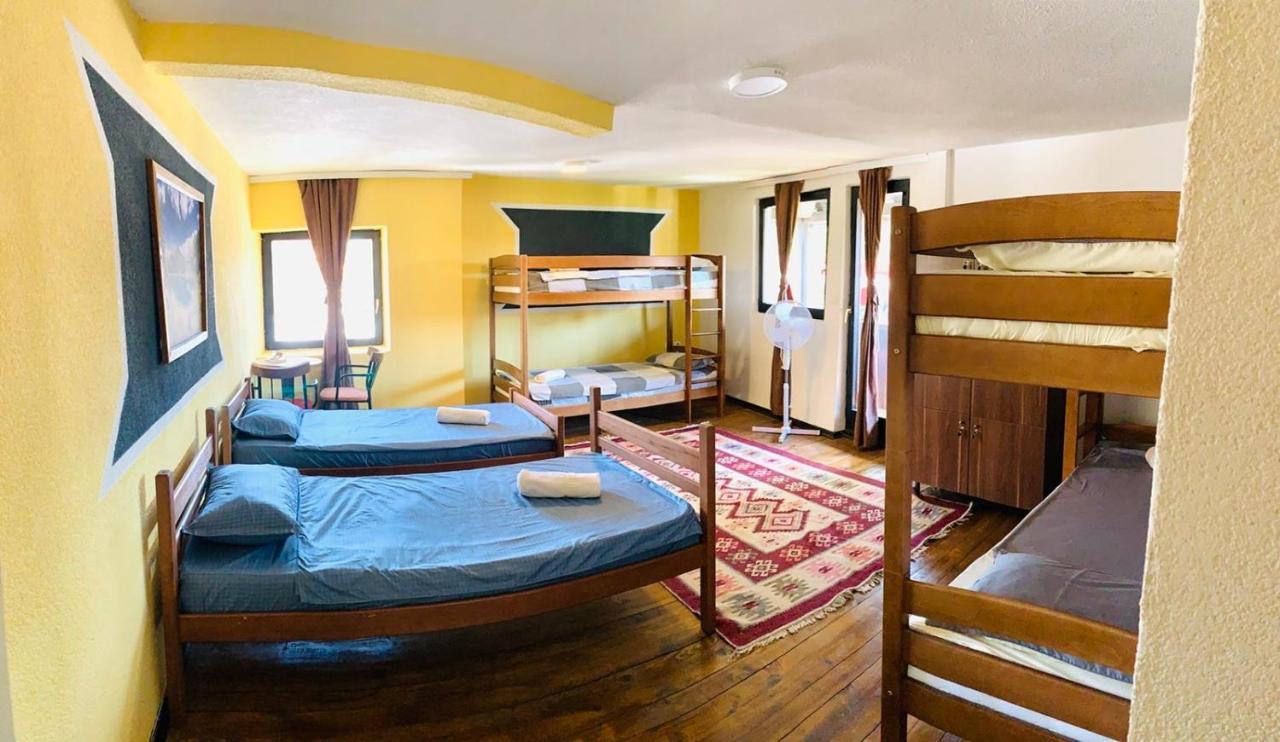 Central Hostel Печ Екстериор снимка