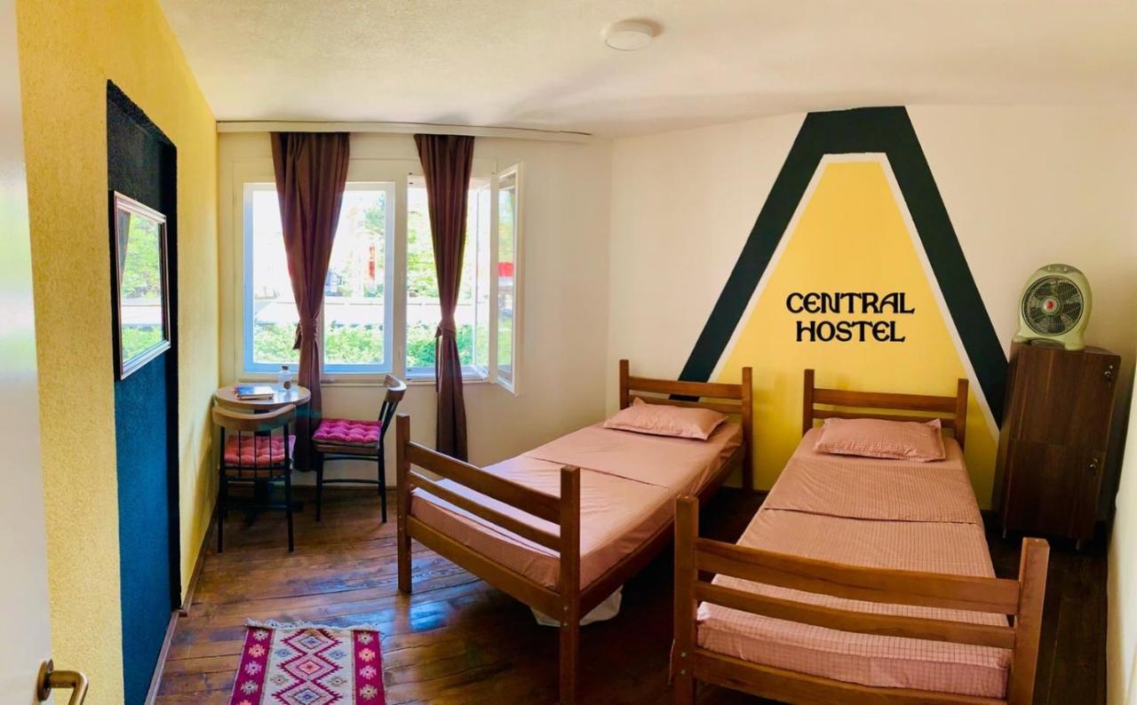 Central Hostel Печ Екстериор снимка